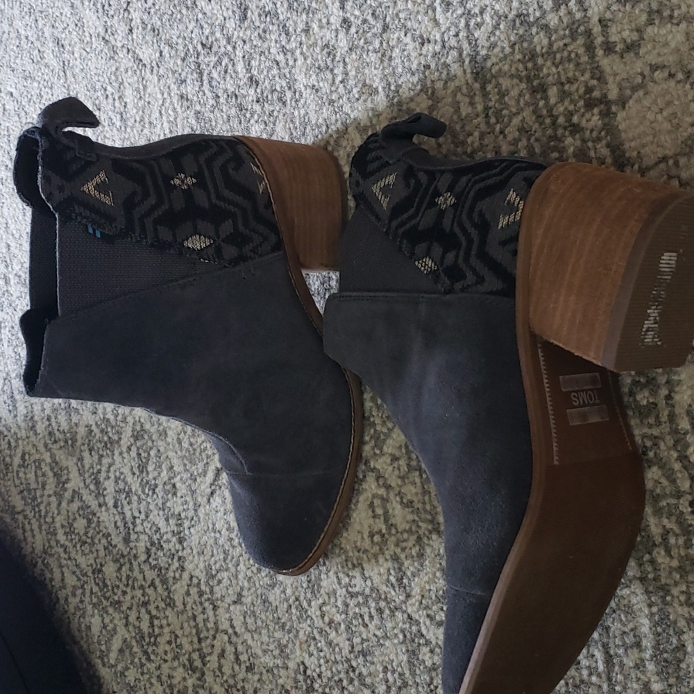 TOMS Grey Suede Leather Ankle Boots